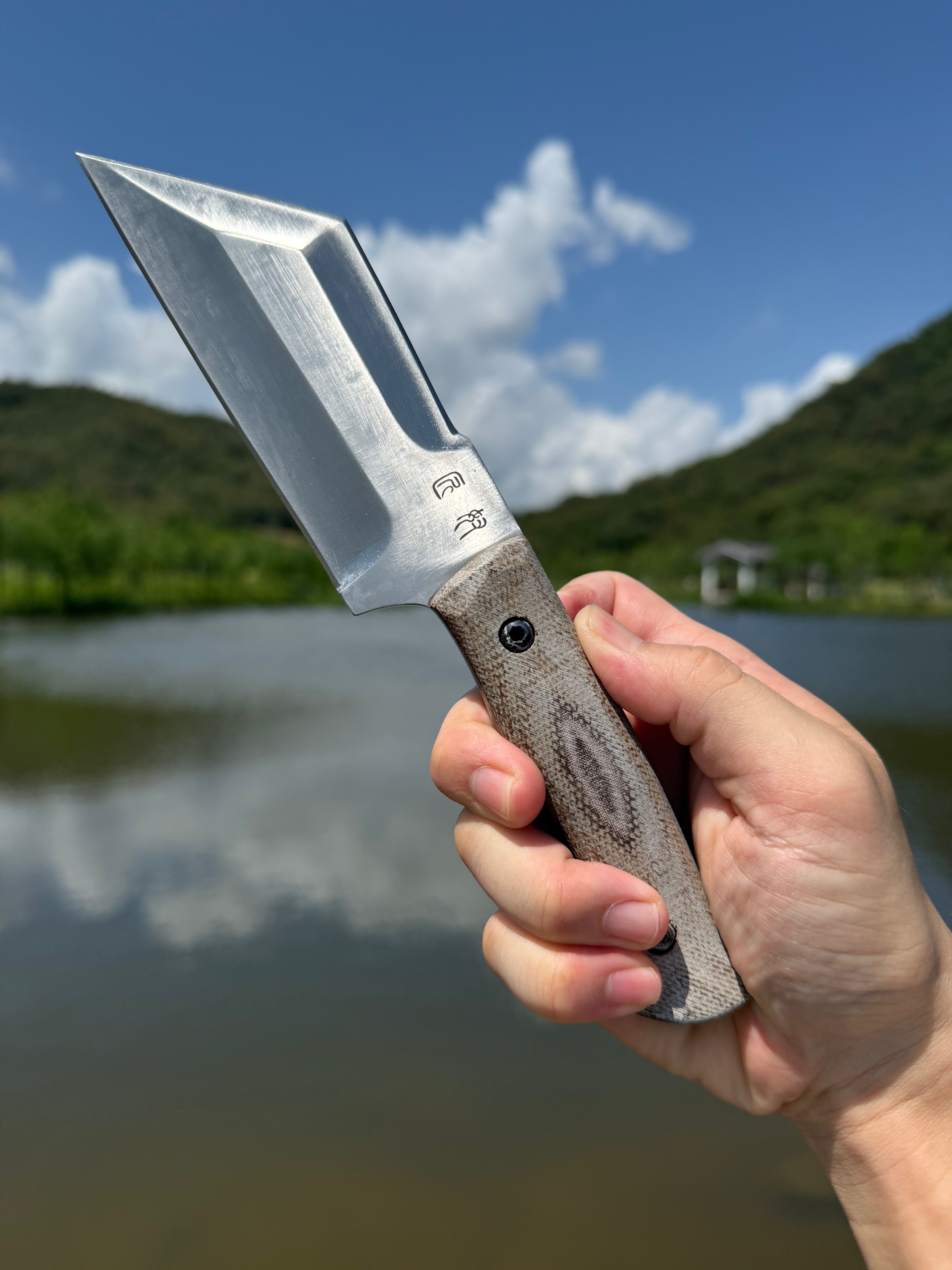 Wolfhowl Tank Survival Knife