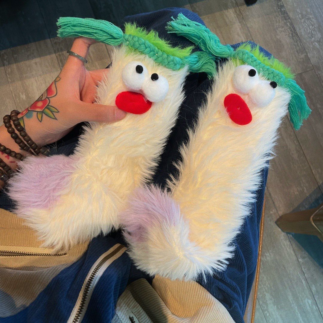 👾Entfessle die Niedlichkeit❄️Warme & kuschelige flauschige Cartoon-Monster-Socken!🧦