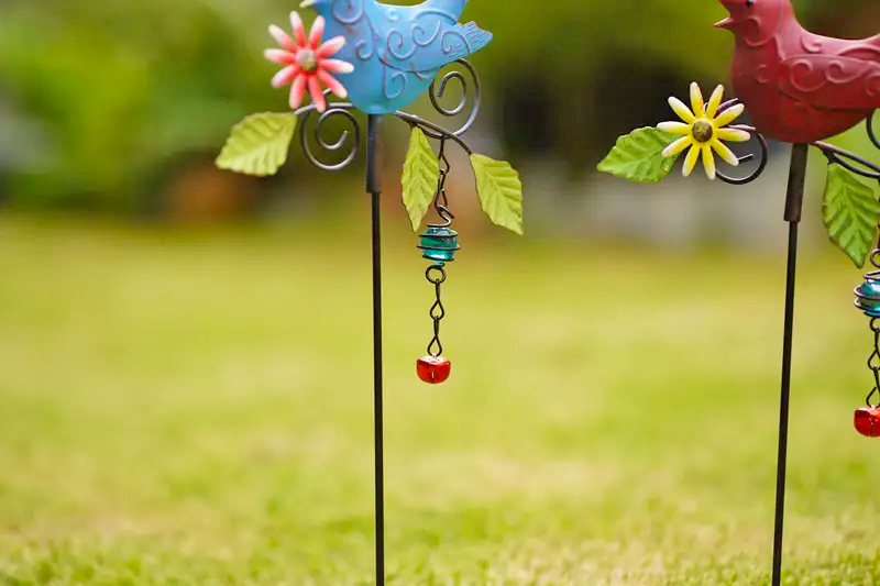 💐Handmade Colorful Metal Bird Insert Stake Wind Chime Garden Decor - 𝐀𝐧𝐝𝐲 𝐎𝐚𝐤𝐥𝐚𝐧𝐝 𝐇𝐚𝐧𝐝𝐦𝐚𝐝𝐞®