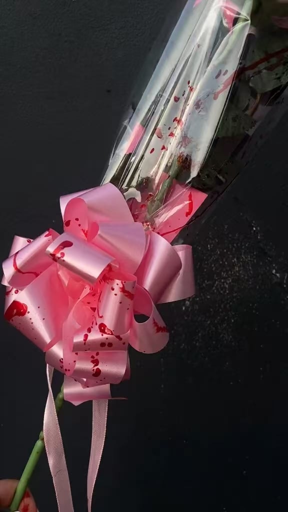 🍂TikTok Fall Sale — Last Day 70% OFF🩸SCREAM Rose Bouquet🌹- Halloween Horror Blooms💀🎀