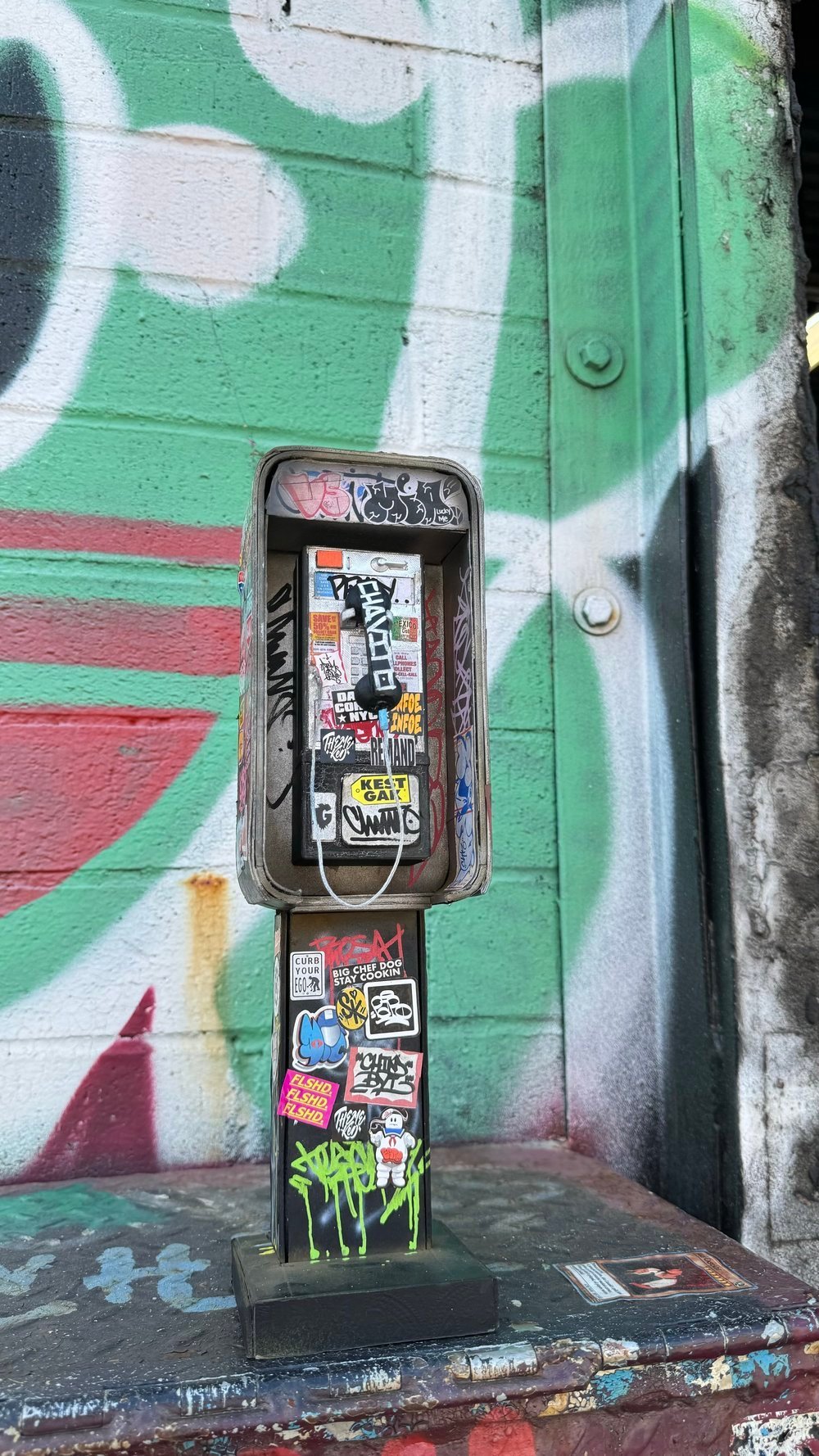 Miniature American Payphone in 1:12 Scale For Action Figure Displays / Toy Photography
