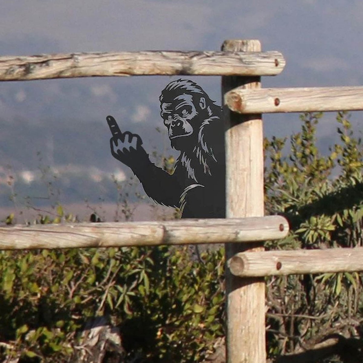 🔥Last Day: 49% Off!🤣Hilarious Bigfoot Middle-Finger Metal Yard Decor