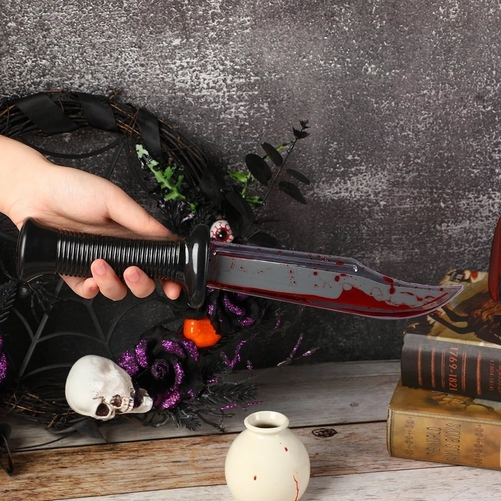 🔪 Halloween Bleeding Dagger – Ultra-Realistic Prop for a Killer Look