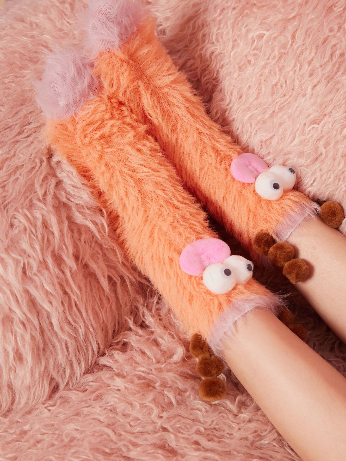 👾Entfessle die Niedlichkeit❄️Warme & kuschelige flauschige Cartoon-Monster-Socken!🧦