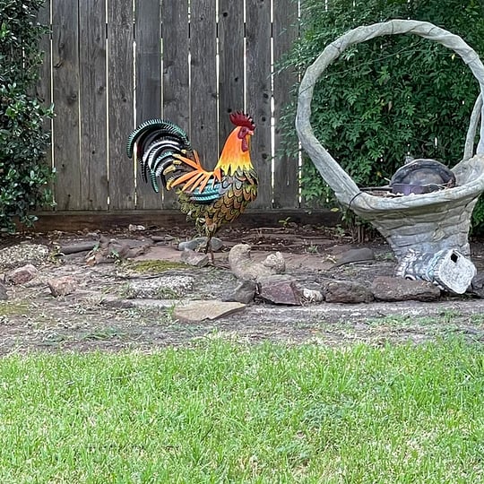 Iron rooster-Amazing detail and beautiful colours-Lawn & garden art