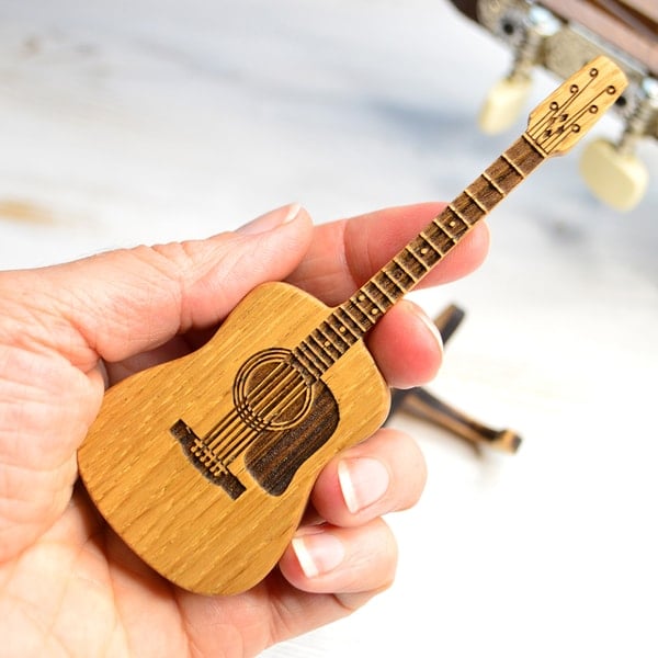 ⏰Christmas Hot Sale🎁Mini Cute Edition Wooden Guitar Plectrum Case🎸