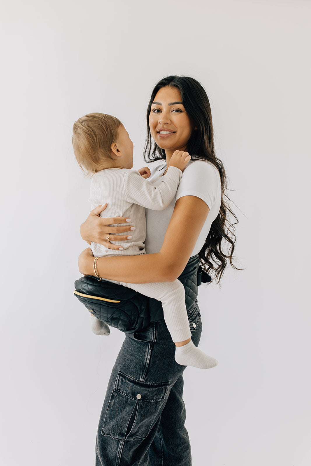 Hands free baby hip carrier