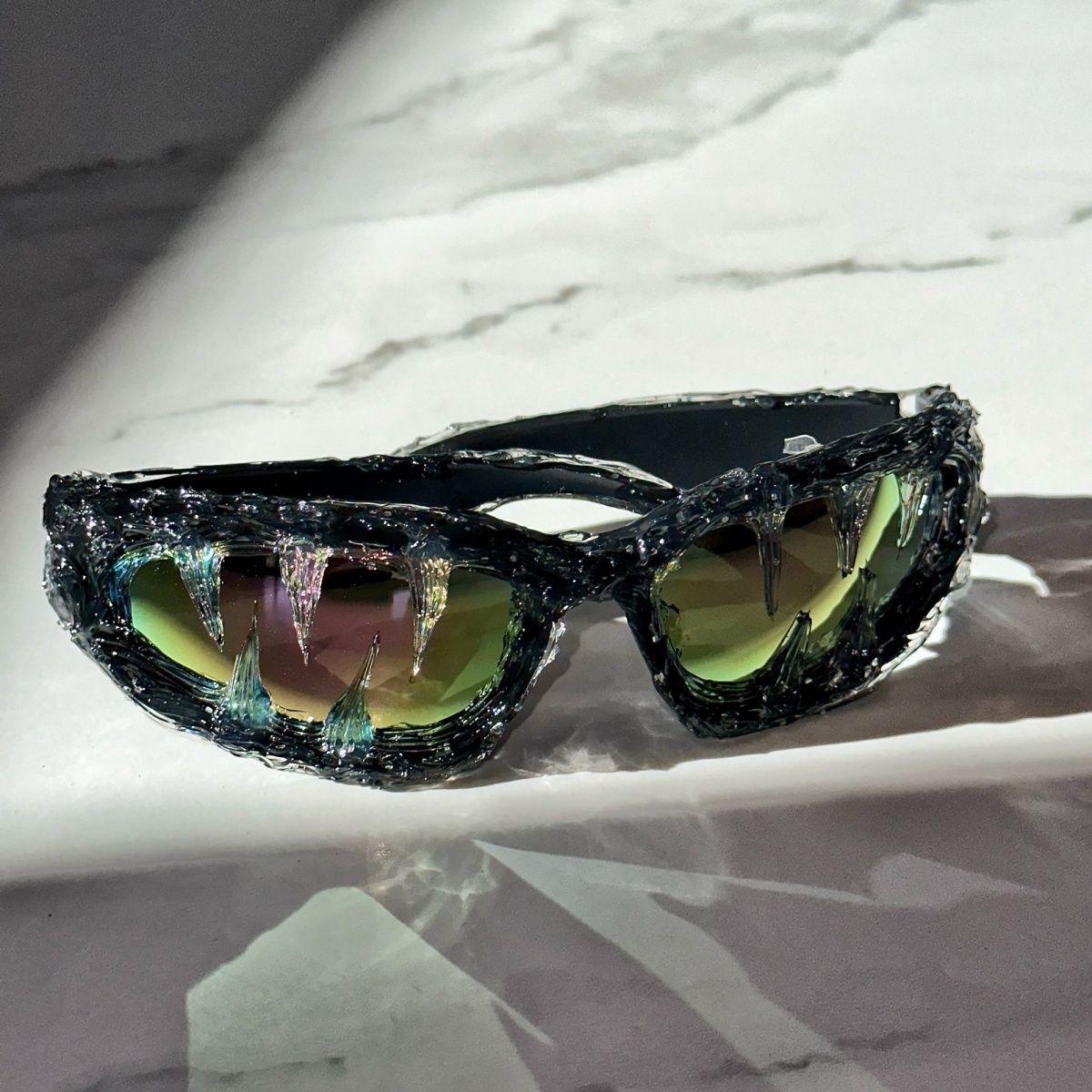 Handcrafted Avant-garde Drop Glue Sunglasses