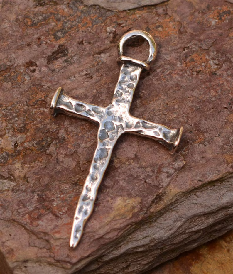 ✝️100% Handmade Silver Rustic Nail Cross (𝐂𝐡𝐚𝐝 𝐒𝐦𝐢𝐭𝐡 𝐇𝐚𝐧𝐝𝐦𝐚𝐝𝐞®)