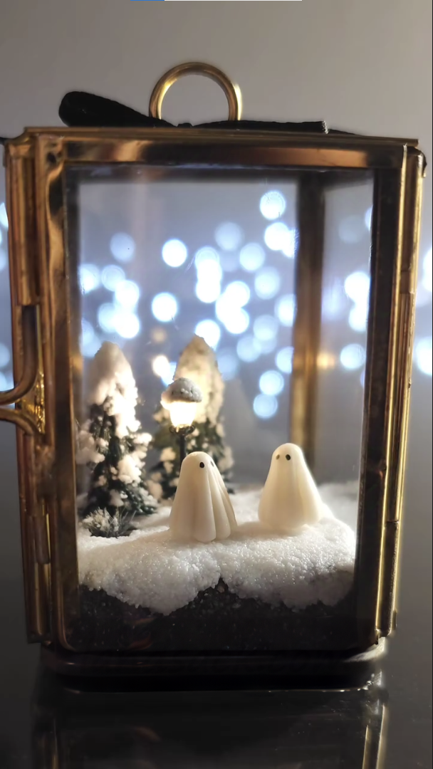 🎄👻Ghostly Snowlit Stroll Ornament