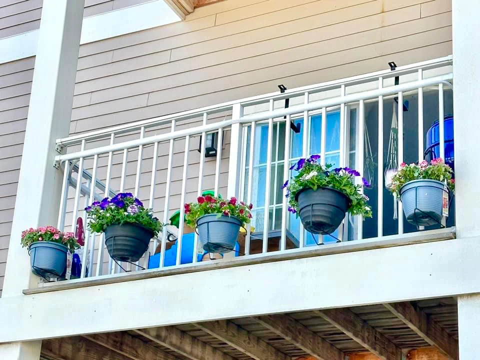 LAST DAY SALE 49% OFF - Floating Garden Railing Planter Shelf