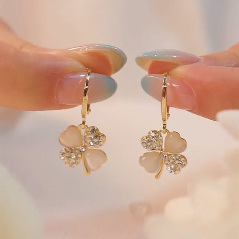 ✨New Arrival-Nickel-free Four-leaf Clover Diamond Earrings