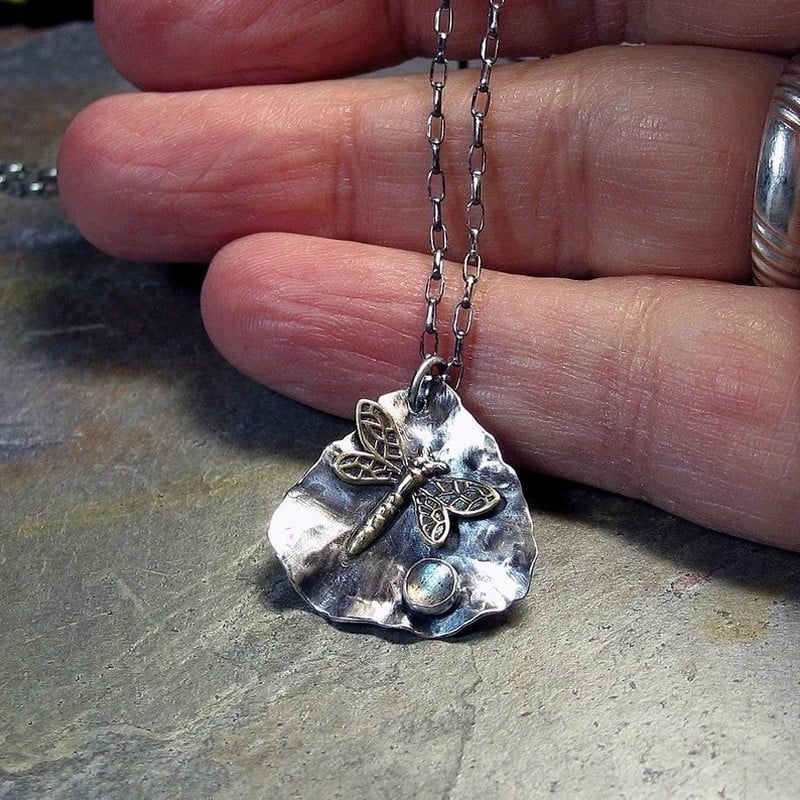 💙Vintage Dragonfly Shell Necklace - ✨A Whisper of Nature’s Grace
