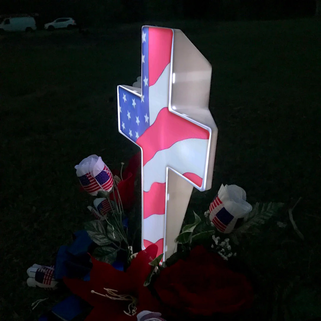 💝American Flag Eternal Light Cross In Memory of a Favorite Person