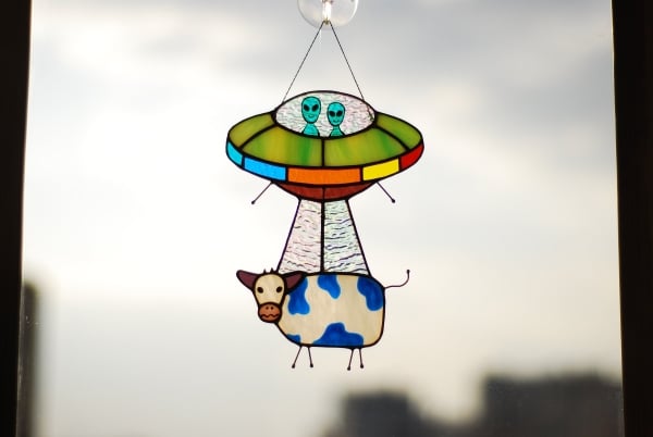 🛸UFO Abduction a Cow Stained Glass Suncatcher