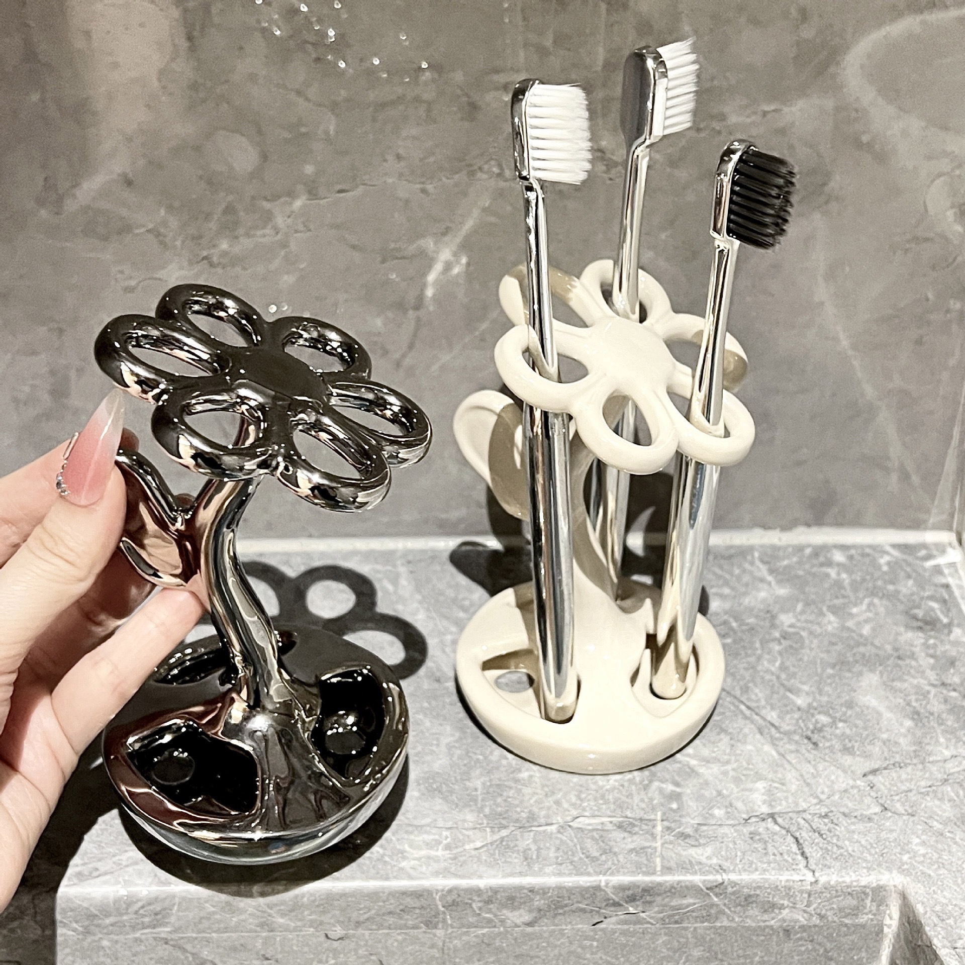 🔥Last Day Promotion - 70% OFF🎁Creative Toothbrush Holder and Makeup Brush Organizer