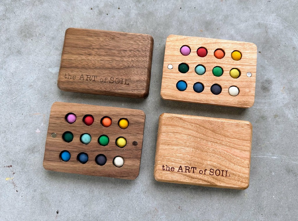 12 Mini ecopods in a wooden palette