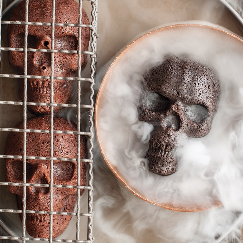 Haunted Skull Halloween Cakelet Pan