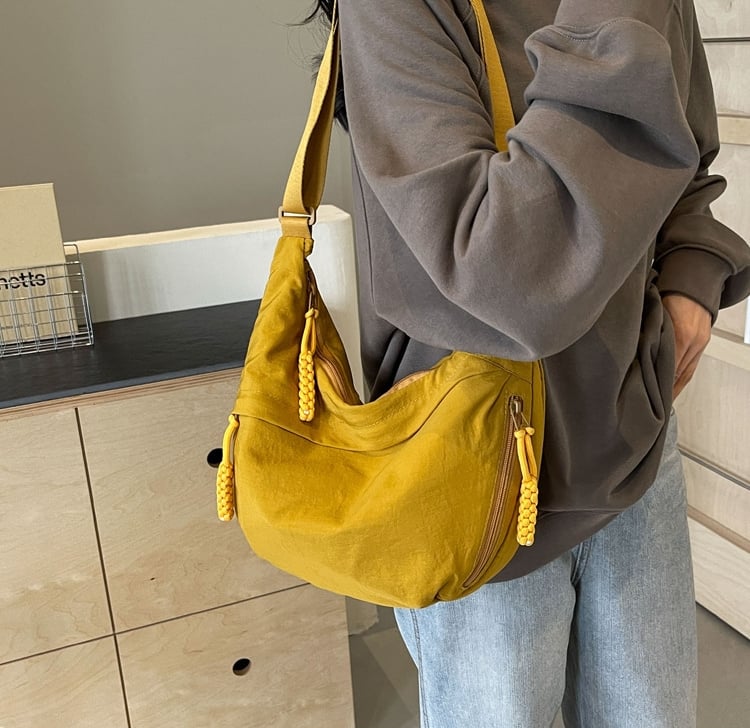 🔥Modische Umhängetasche aus Nylon in schlichter Farbe für Damen