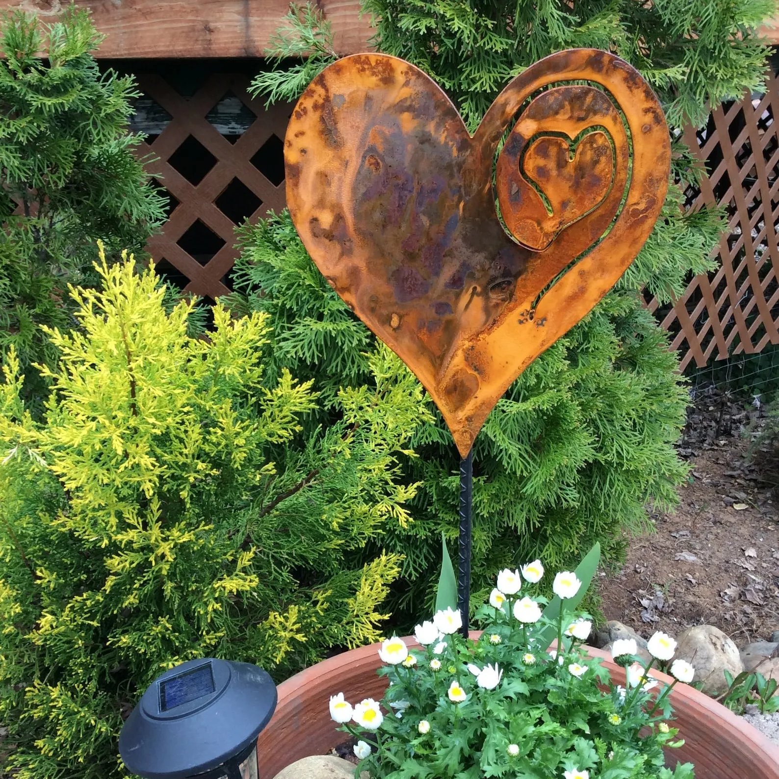 (🎁2024 New Year Hot Sale🎁)A Rusted Heart Stake in the Garden