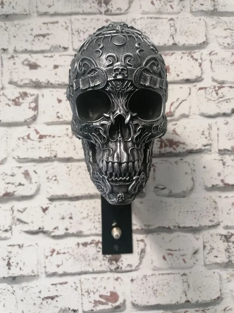 🔥Letzter Tag 50% RABATT -Totenkopfhalter für Motorradhelm und -jacke