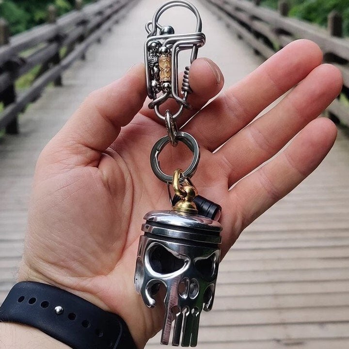 (🔥Last Day Promotion 70% OFF) Piston art skull keychain