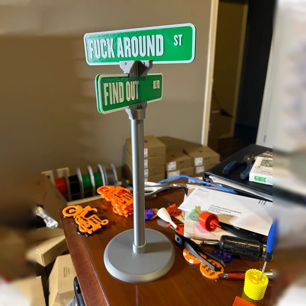 🔥Last Day Promotion - 60% OFF🎁🤣F Around/Find Out Street Sign Desk Decoration | Funny Desk Gift