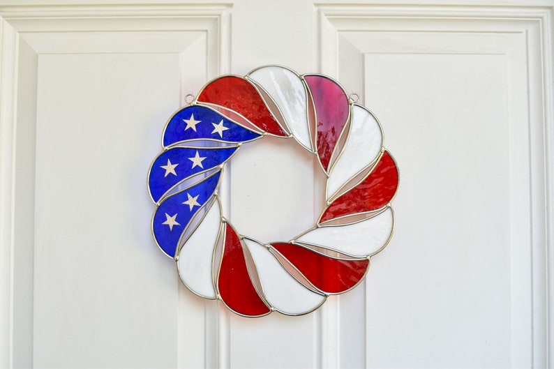 🔥American Flag Stained Glass Wreath-𝗕𝘂𝘆 𝟮 𝗚𝗲𝘁 𝗘𝘅𝘁𝗿𝗮 𝟭𝟬% 𝗢𝗙𝗙 & 𝗙𝗥𝗘𝗘 𝗦𝗛𝗜𝗣𝗣𝗜𝗛𝗚 𝗧𝗢𝗗𝗔𝗬