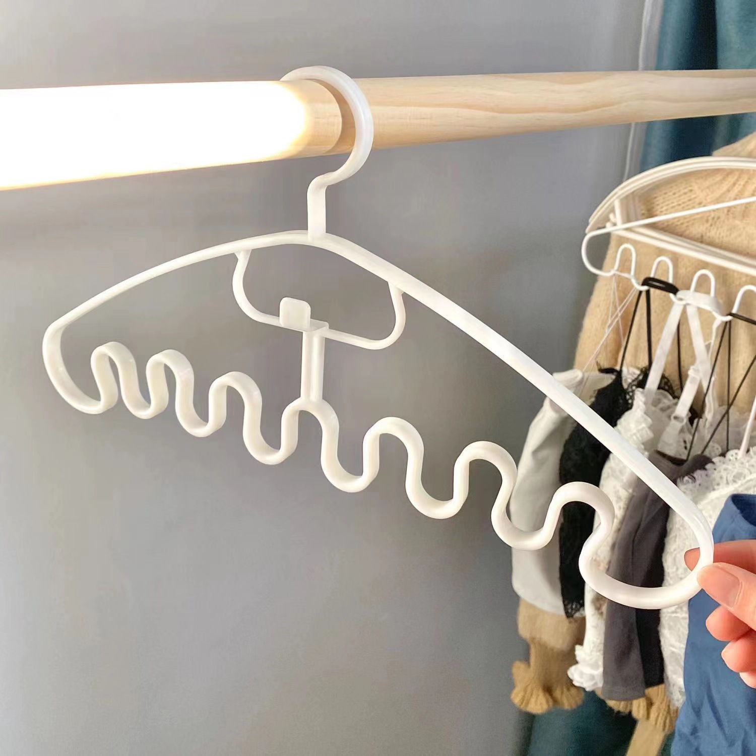 (🔥 Summer Hot Sale - Save 50% OFF) Magic Wave Pattern Hanger, Buy More Save More
