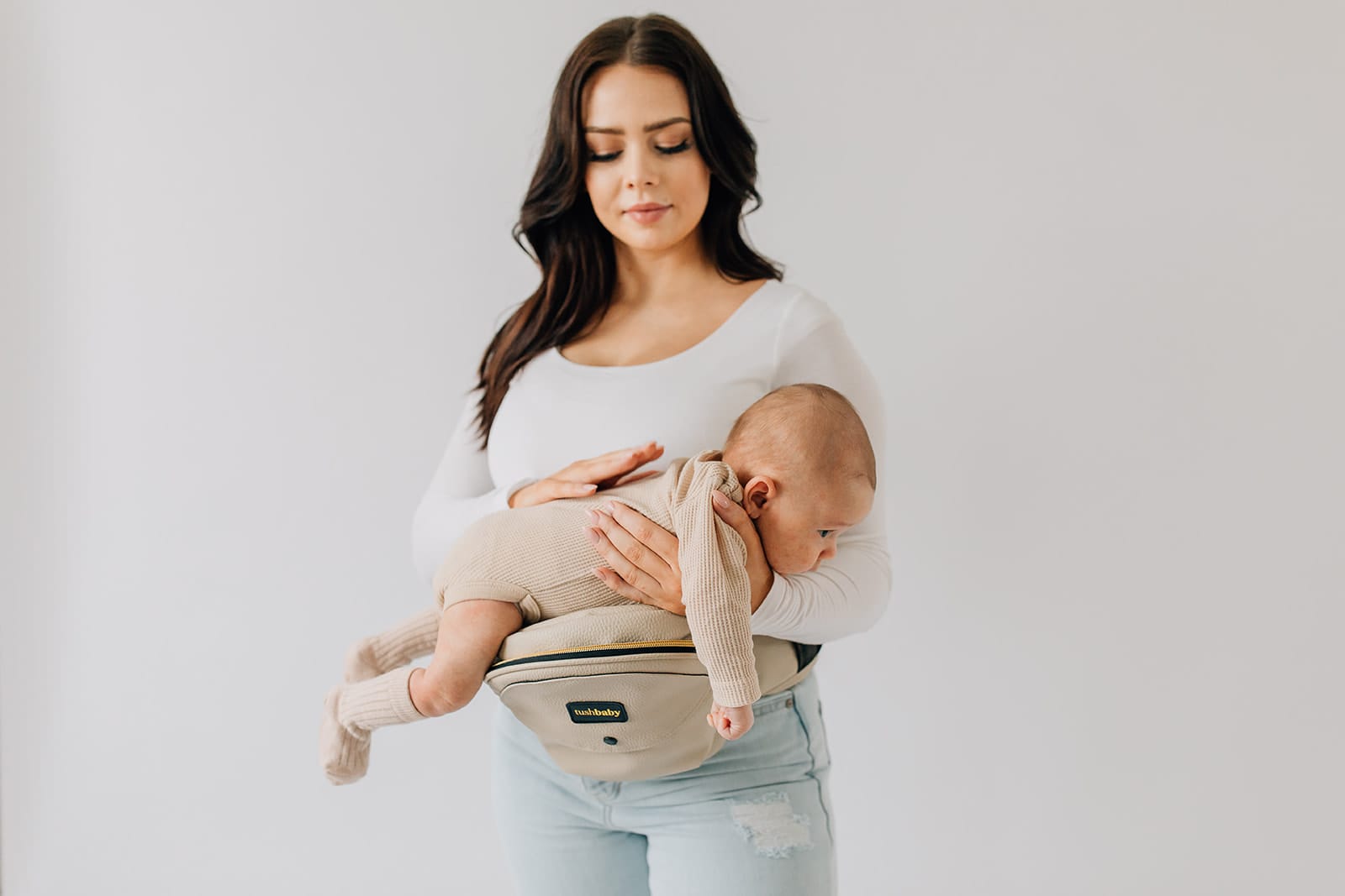 Hands free baby hip carrier