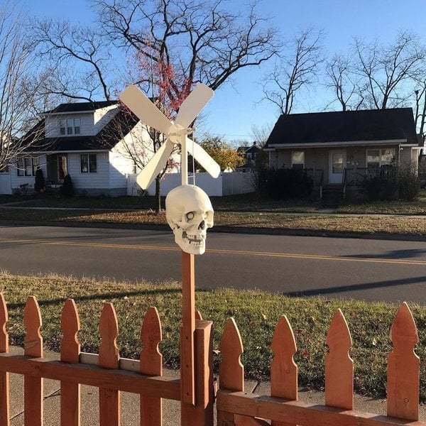 <strong>Handmade</strong> Iron Skull Whirligig <strong>(FREE SHIPPING)</strong>