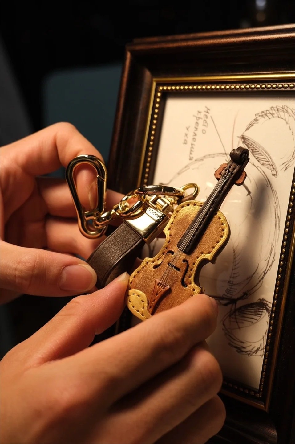 🔥Hot Sale 49% OFF🎁Crafted Leather Violin & Cello Keychain🎻