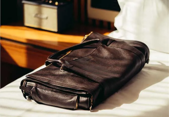 🧳 THE CONVERTIBLE DUFFLE GARMENT LUGGAGE