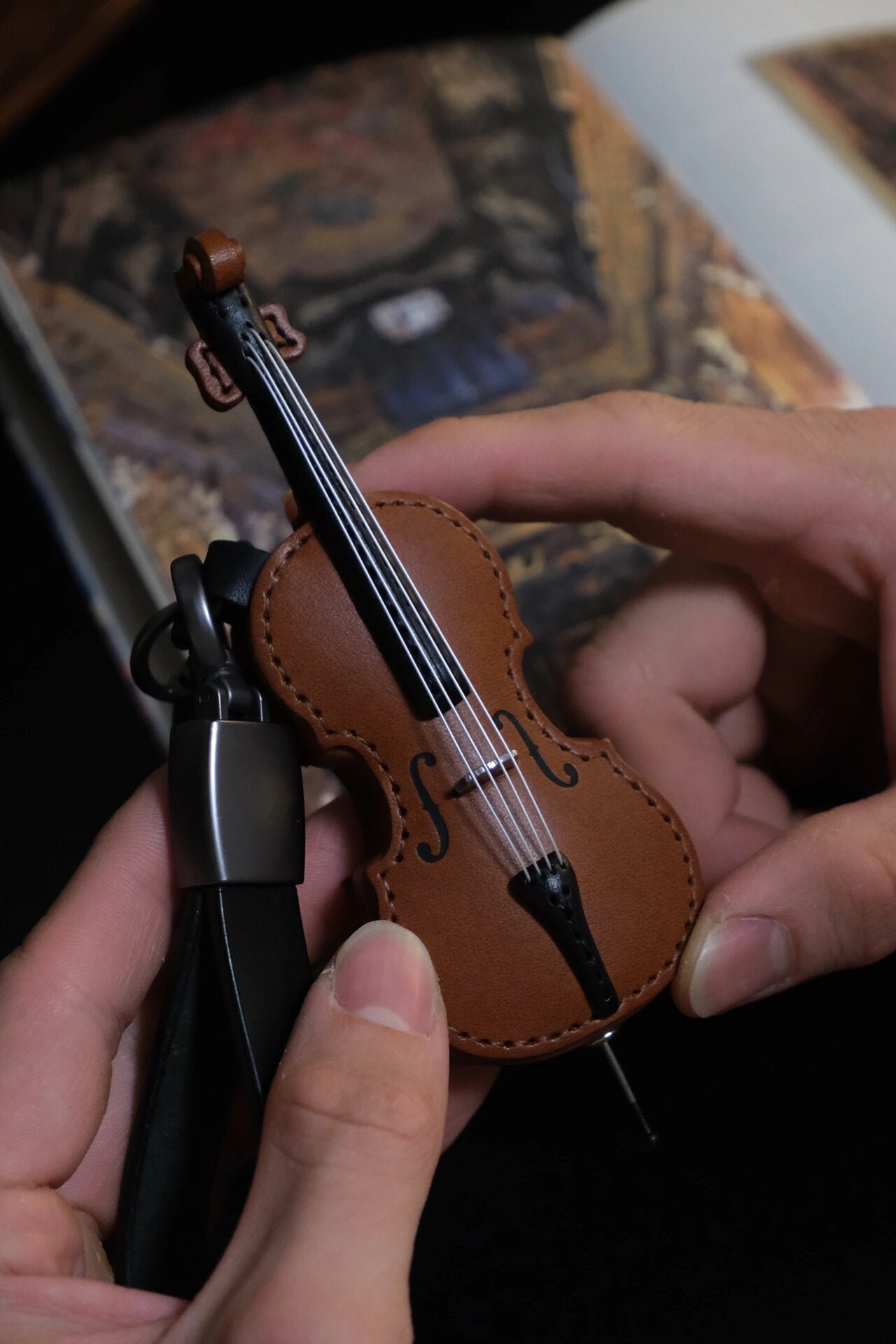 🔥Hot Sale 49% OFF🎁Crafted Leather Violin & Cello Keychain🎻