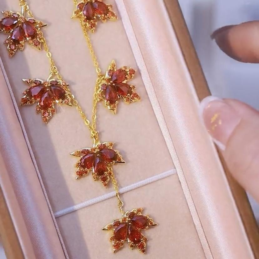 (🎅EARLY XMAS SALE - 48% OFF) NEW Maple leaf necklace