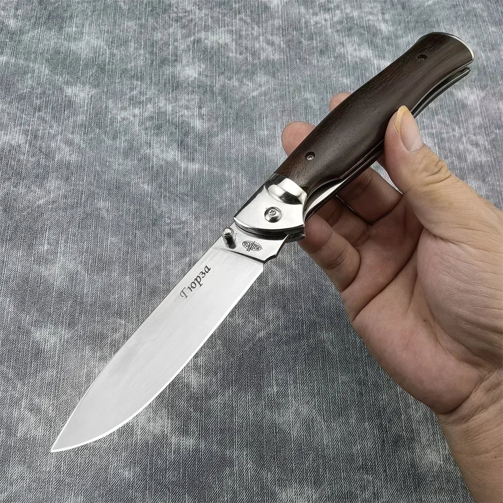 Premium Pocket Knife •