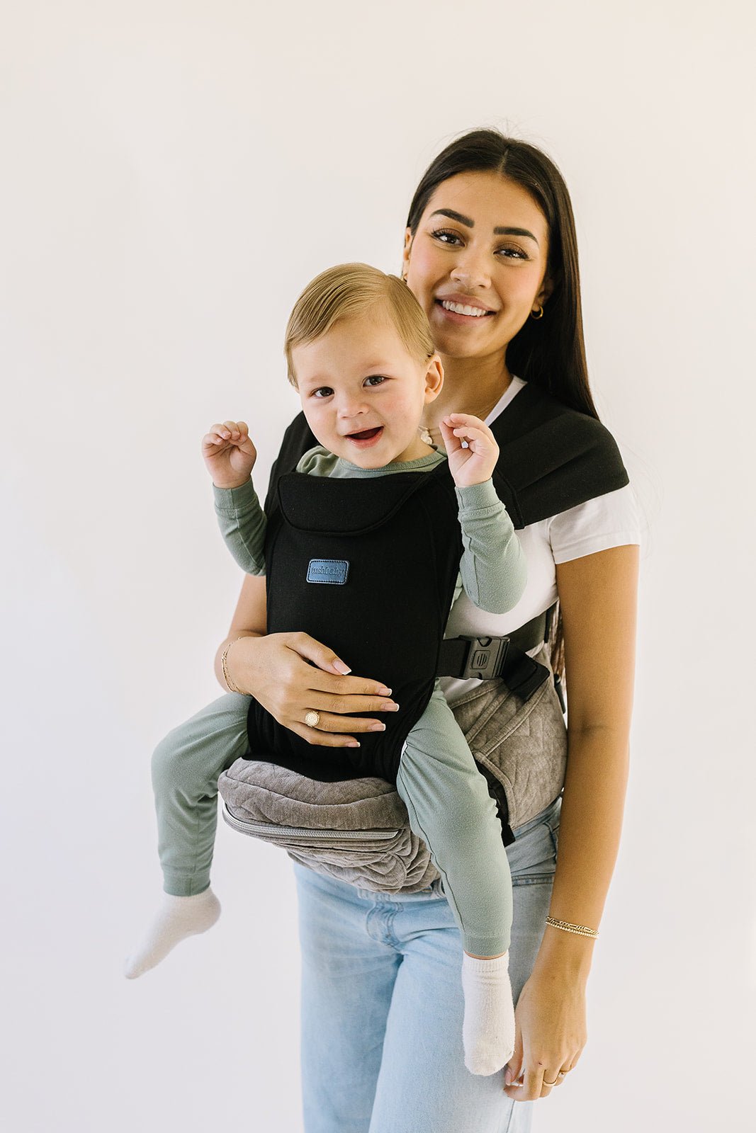 Hands free baby hip carrier