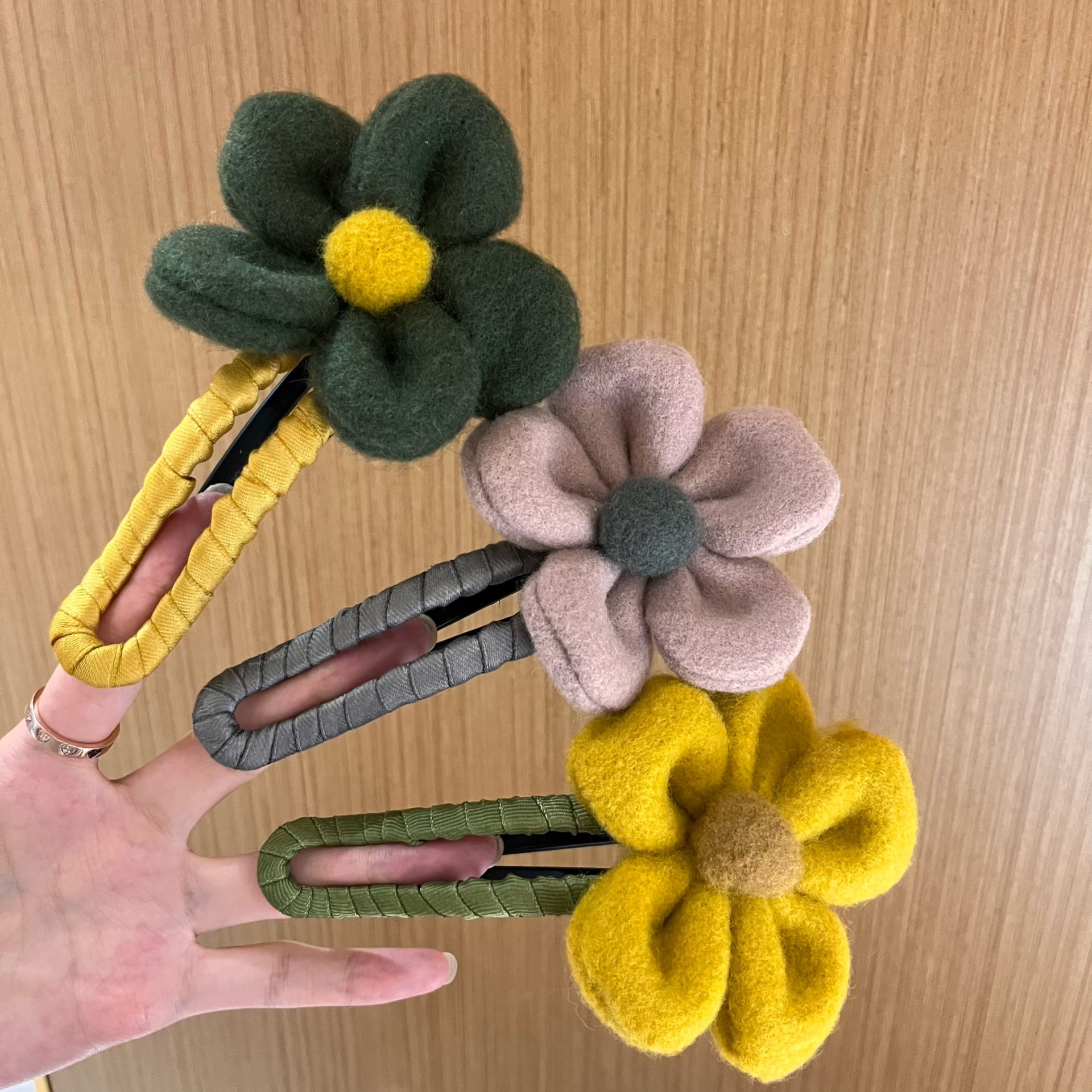 (🎄Christmas Promotion--48%OFF)Plush Flower Hair Clip(Buy 4 get Free shipping)