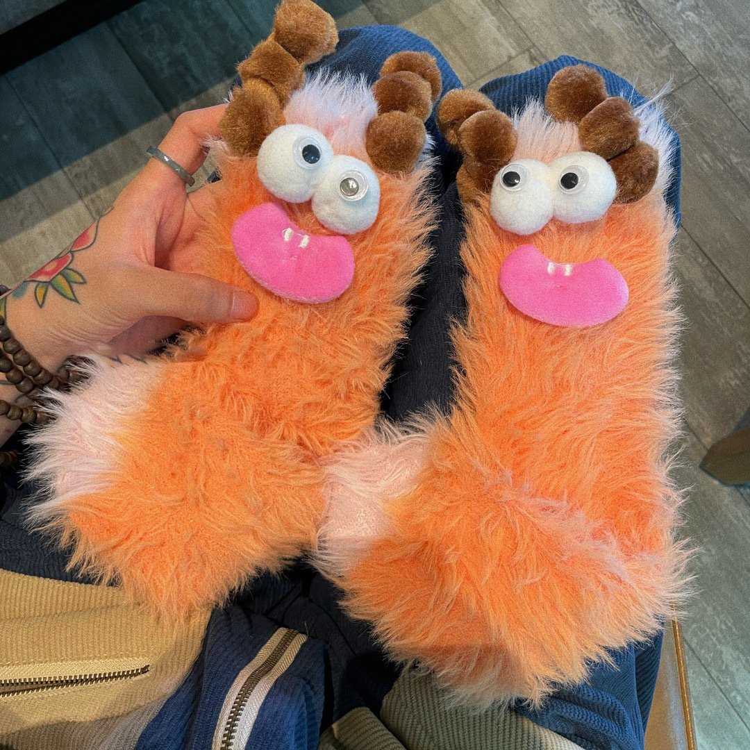 👾Entfessle die Niedlichkeit❄️Warme & kuschelige flauschige Cartoon-Monster-Socken!🧦