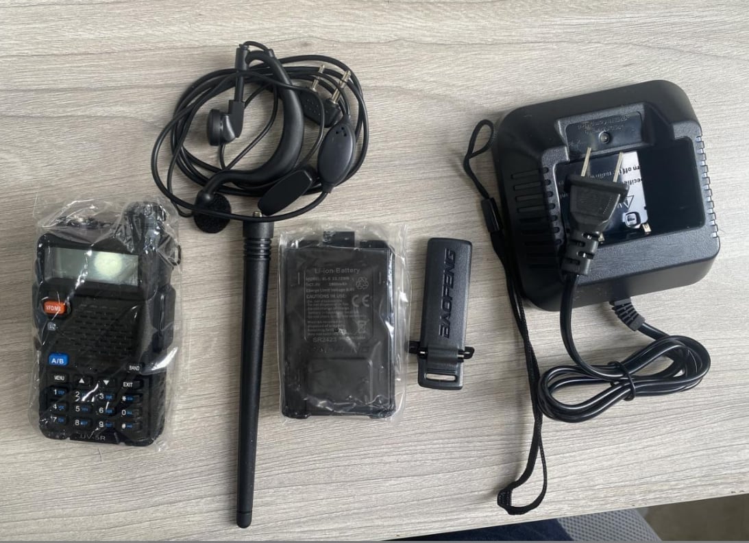 🎁TikTok Last Day Sale - 70% OFF📻✨ UV-5R Dual Band Ham Radio – Stay Connected Anywhere! 🌍🚶‍♂️