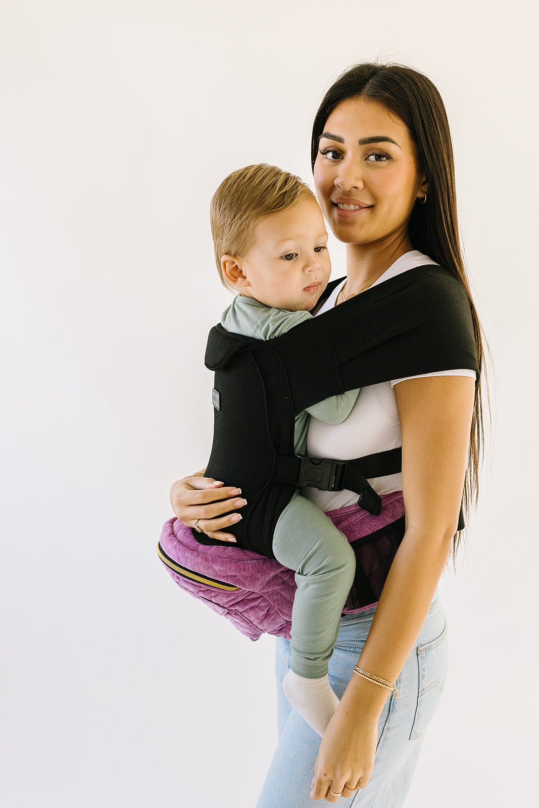 Hands free baby hip carrier