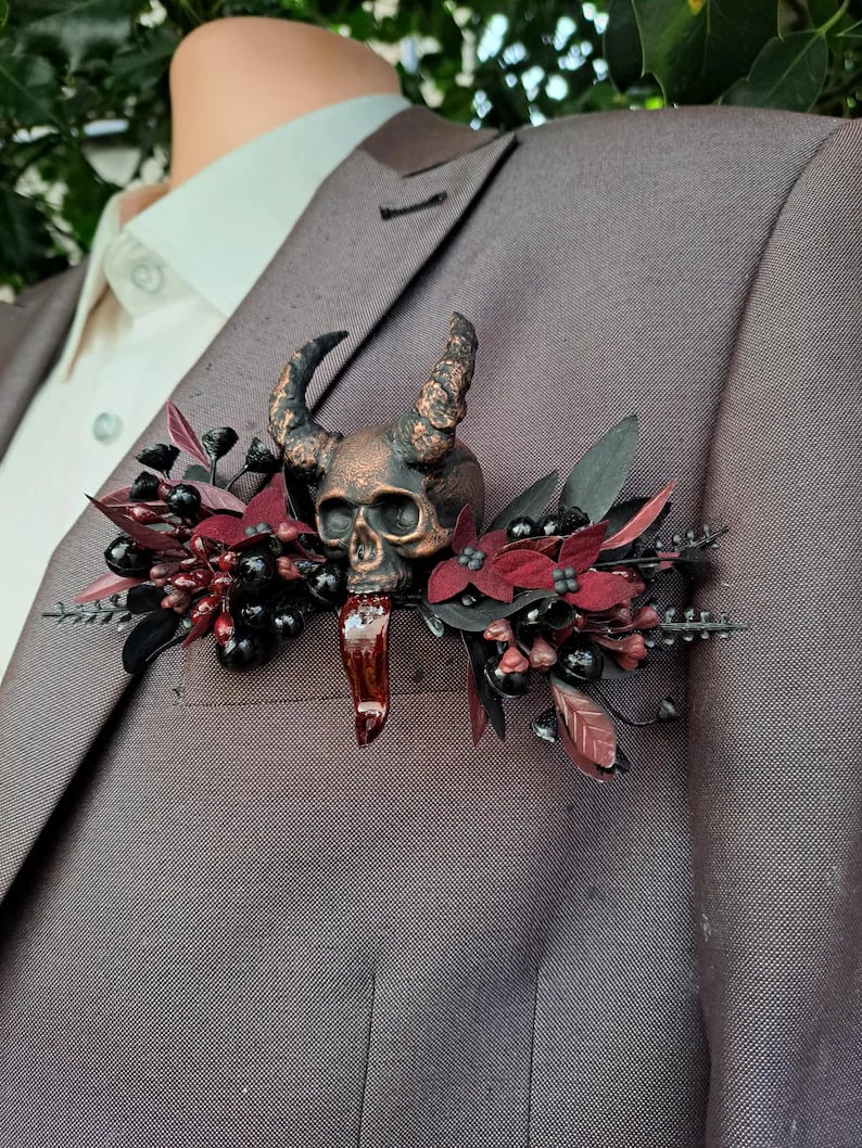 🎁TikTok Last Day Sale - 70% OFF💀 Floral krampus horror skull pocket square boutonnière