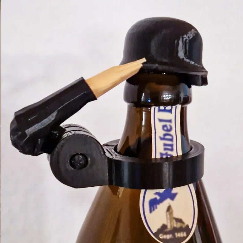 Perfektes Geschenk!🏆 Soldat Salut Bierflasche Helm