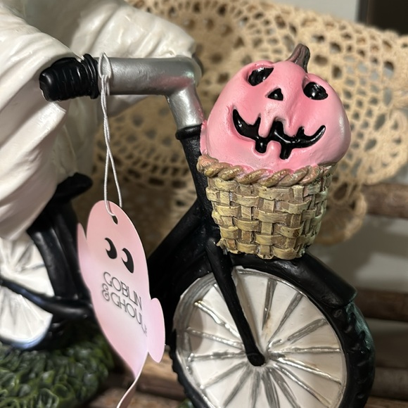 💥LAST DAY SALE 50% OFF💥Ghost With Pink Pumpkin Riding Bicycle Halloween Decor