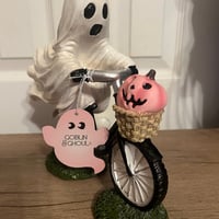 💥LAST DAY SALE 50% OFF💥Ghost With Pink Pumpkin Riding Bicycle Halloween Decor