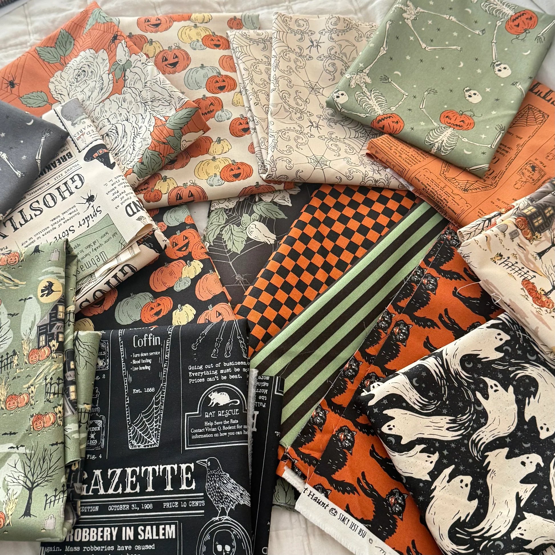 🎃 Vintage-Style Halloween Patchwork Quilt