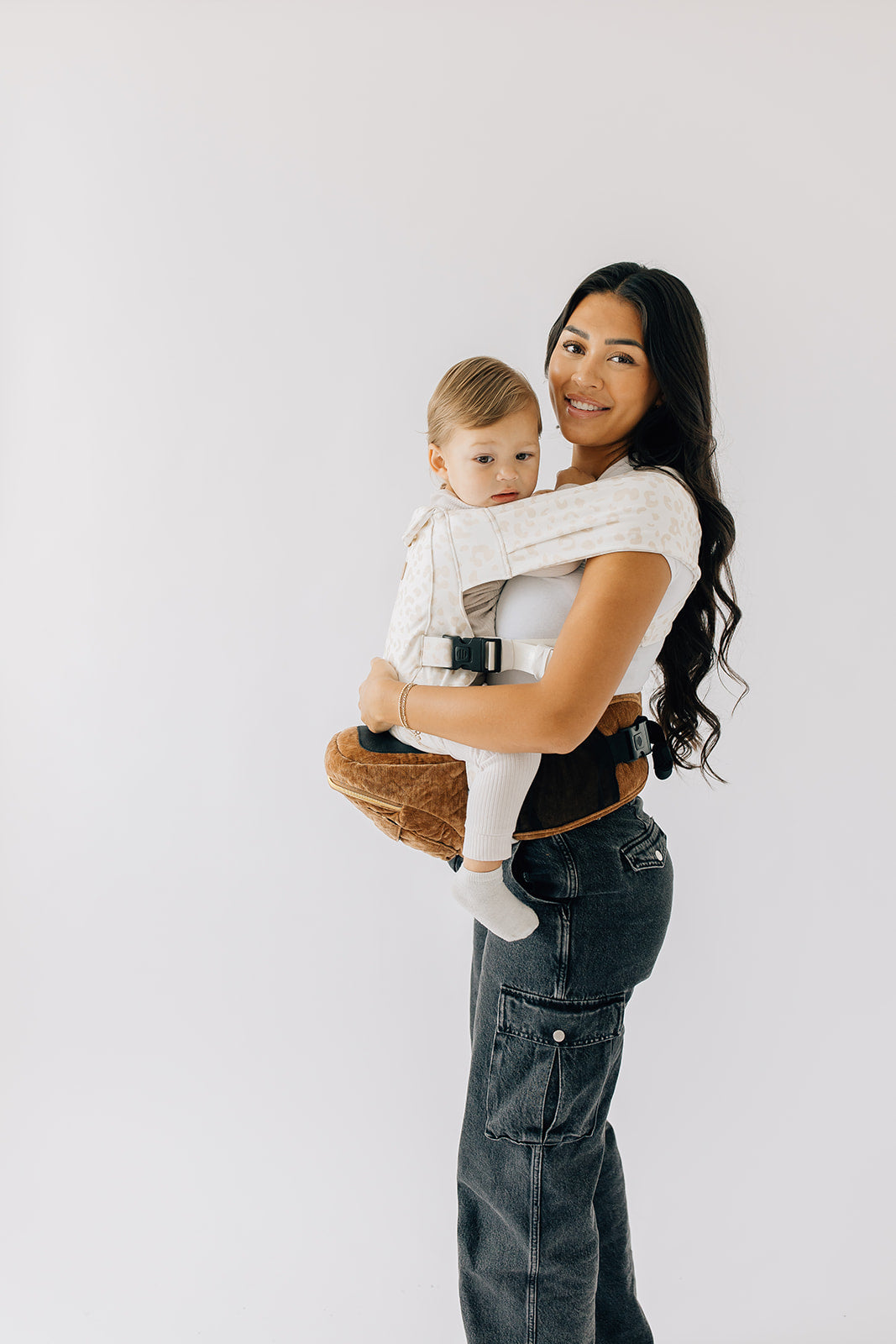 Hands free baby hip carrier