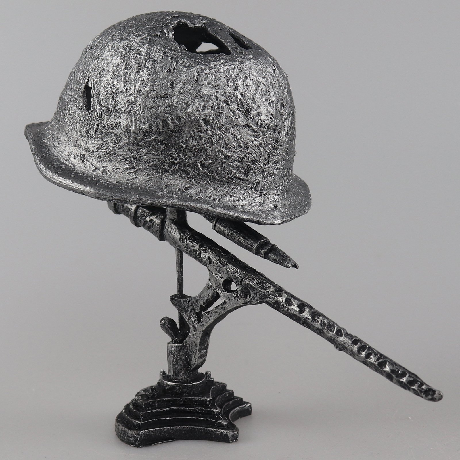 🔥Epochenübergreifende Lichtquelle— Stahlhelm-Helm-Tischlampe