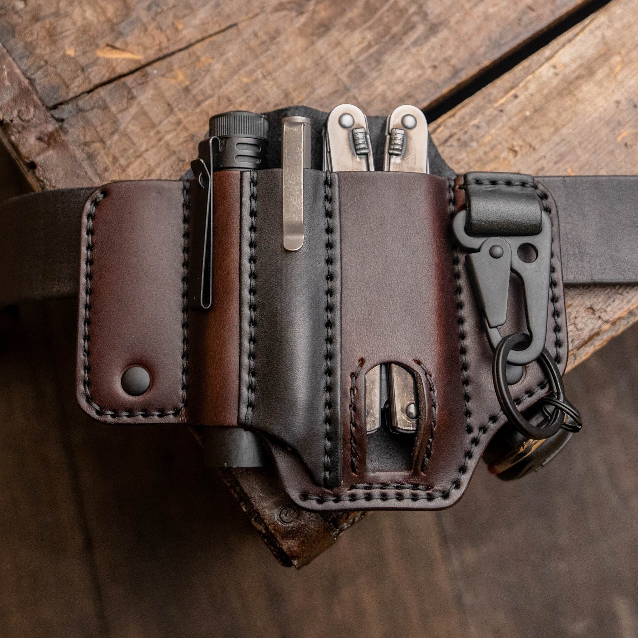 Full-grain Leather EDC Multitool Sheath (𝐉𝐞𝐟𝐟𝐫𝐞𝐲 𝐌𝐨𝐫𝐫𝐢𝐬𝐨𝐧 𝐇𝐚𝐧𝐝𝐦𝐚𝐝𝐞®)