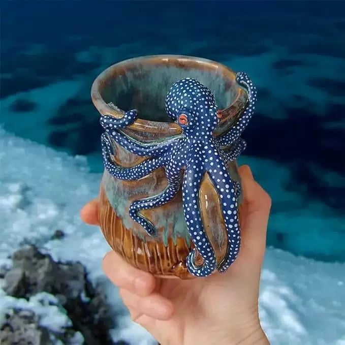 🌊Dark blue octopus resin (cup-shaped) ornament，Bring the Ocean’s Mystery to Your Home